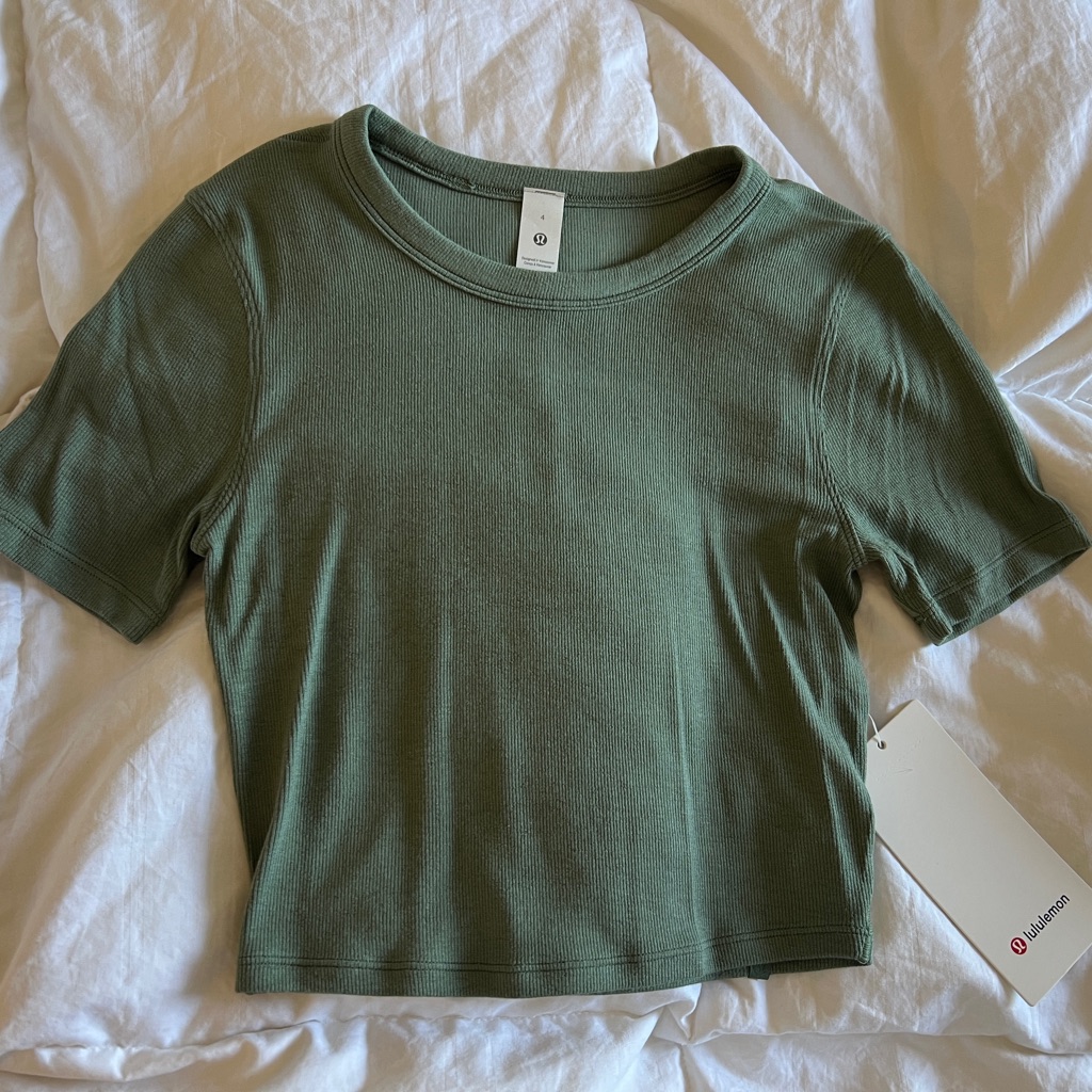 Lululemon Hold Tight Straight Hem Cropped Crop T-Shirt Tee Top Shirt Grue Green
